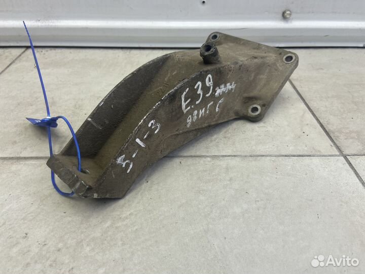 Кронштейн двигателя BMW E39
