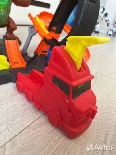 Hot Wheels Атака бешеной гориллы GTT94