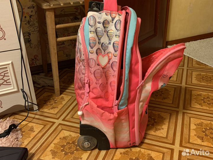 Рюкзак на колесиках