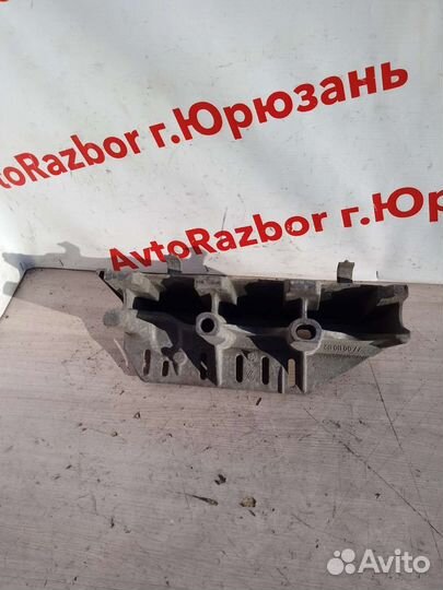 Кронштейн коллектора Renault Megane II