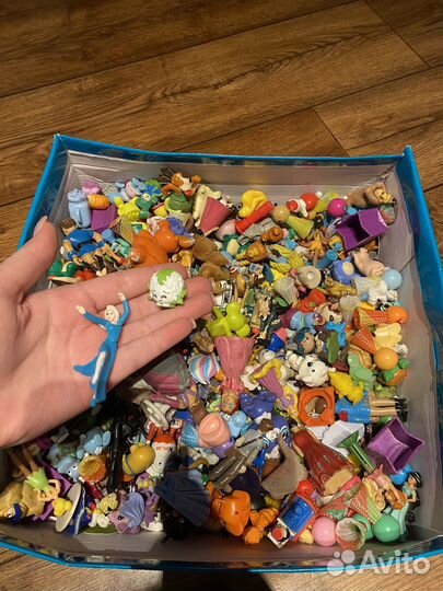 Целая коробка игрушек из киндер сюрприза