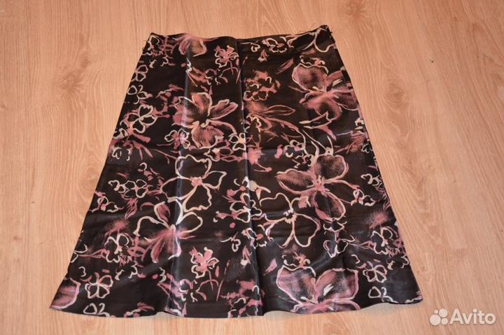 Юбка атласная с подкладом плотная. размер 40-42 це