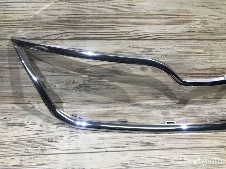 Молдинг решетки радиатора Skoda Rapid