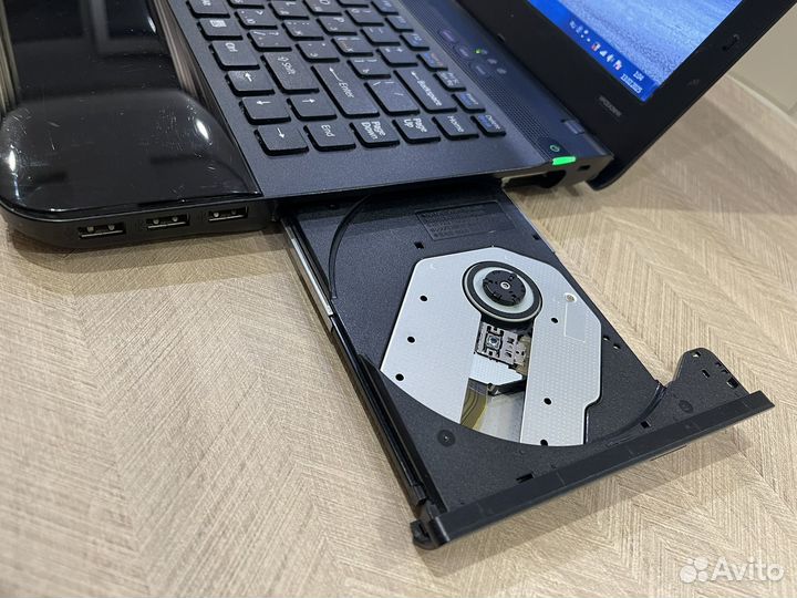 Ноутбук Sony Vaio PCG-61211V