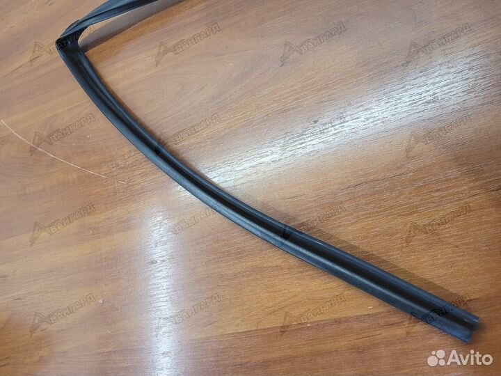 Уплотнитель стекла пер прав внут Mitsubishi Aspire