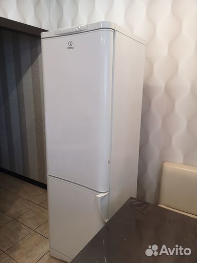 Холодильник бу indesit