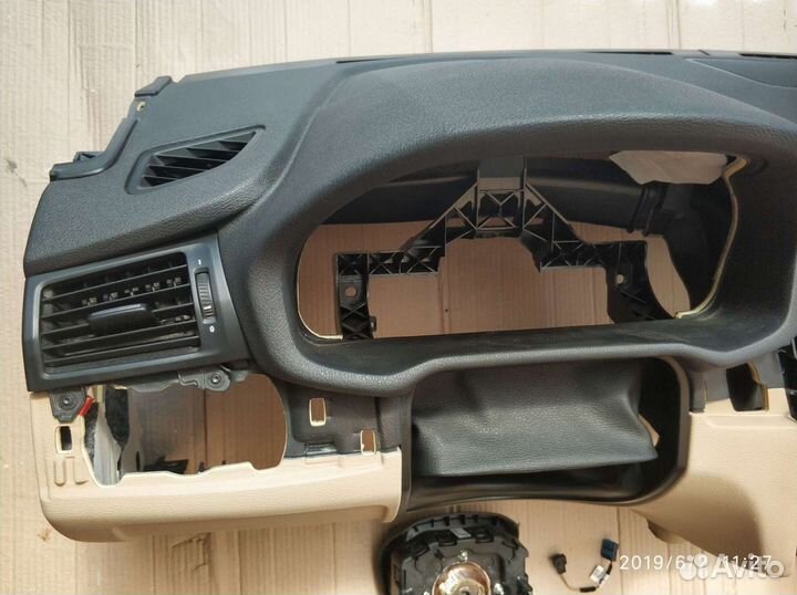 Торпеда BMW X3 f25 2014 г Кронштейна нет