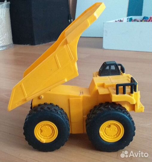 Игрушечный самосвал Caterpillar