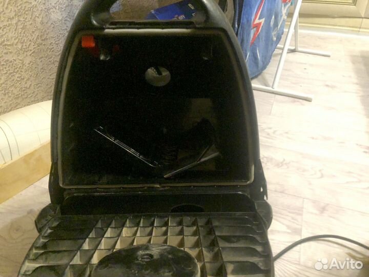 Пылесос Bork без шланга но с щётками