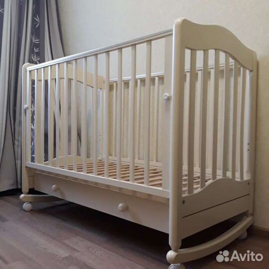 Детская кроватка 