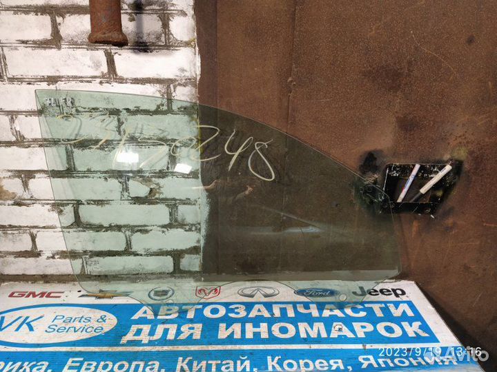 Стекло двери перед. прав. VW Touareg 7L 02-10