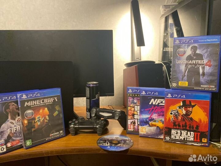 Sony PS4 500gb + 2 джойстика + 5 игр