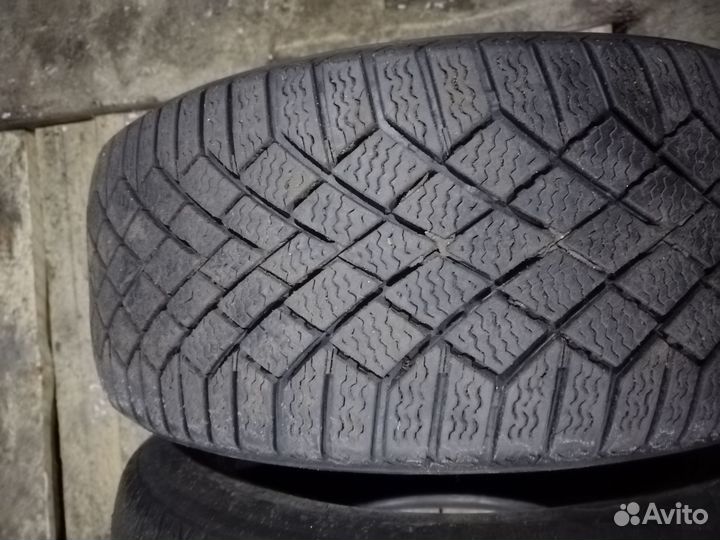 Continental ContiVikingContact 7 215/50 R17