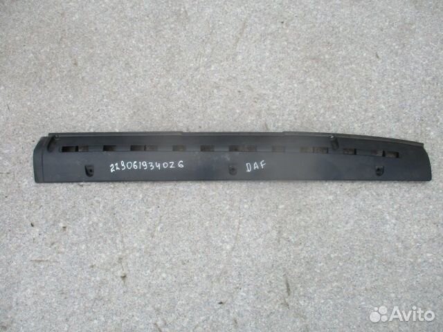 Накладка под лобовое стекло правая DAF 1297410