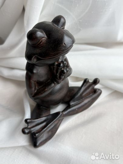 Статуэтка лягушка деревянная