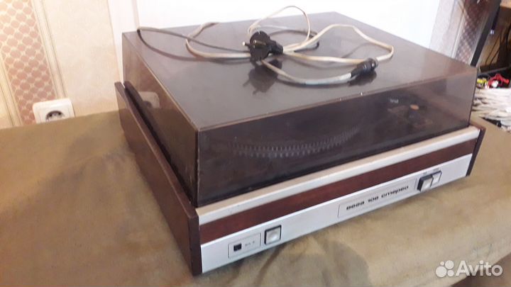 Проигрыватель виниловых дисков Вега 106 стерео