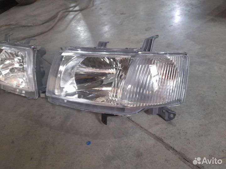 Фара левая,правая toyota probox