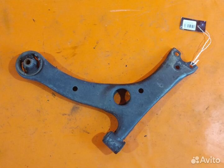 Рычаг передний левый Toyota Corolla fielder NZE144