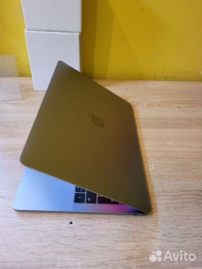 MacBook Pro 13 (2017 года, 2 x Thunderbolt 3)