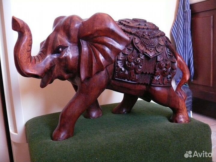 Деревянная скульптура Слон