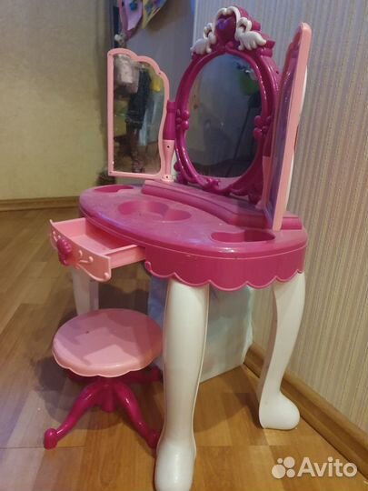 Детский косметический столик