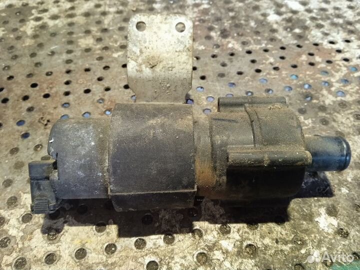 Помпа Mercedes-Benz W208