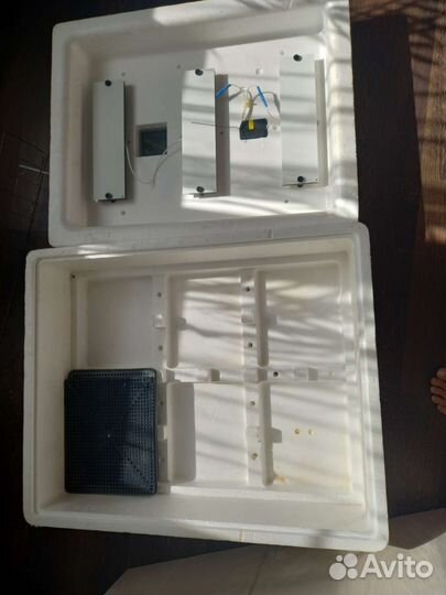 Инкубатор Несушка на 104 яйца