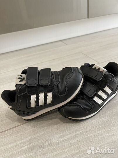 Кроссовки adidas