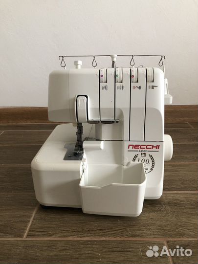 Оверлок бытовой