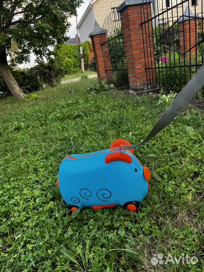 Детский чемодан каталка trunki