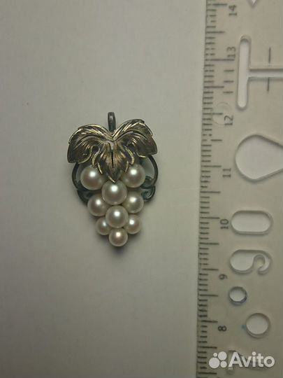 Две винтажные серебряные броши-виноградные грозди