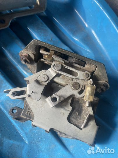 Замок багажника Subaru forester sg5