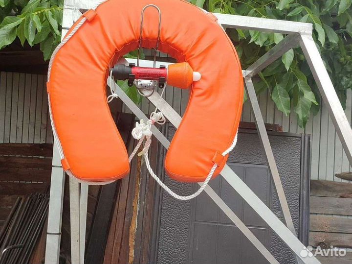 Спасательный круг подкова