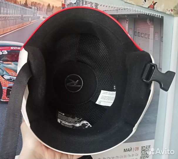 Горнолыжный шлем с очками