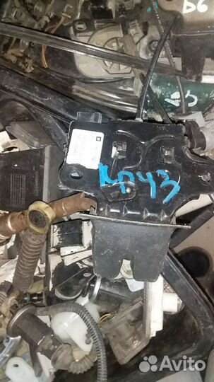 Шевроле круз 2011г замок крышке богажника