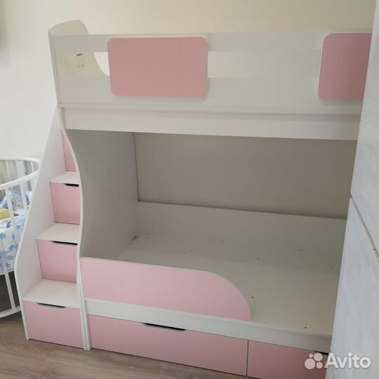 Двухъярусная кровать для девочек новая