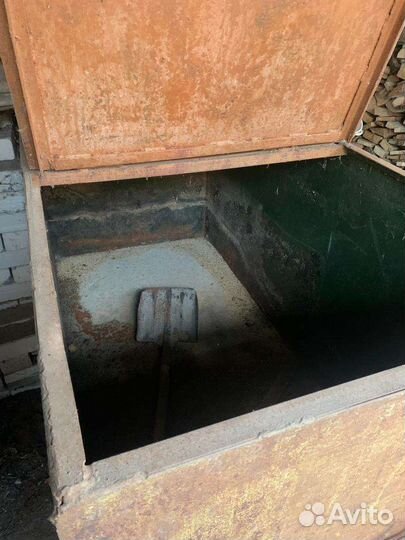 Емкость металлическая бак ларь для хранения корма