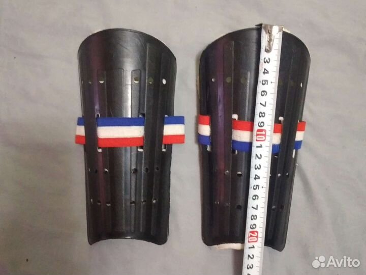 Футбольные щитки, гетры