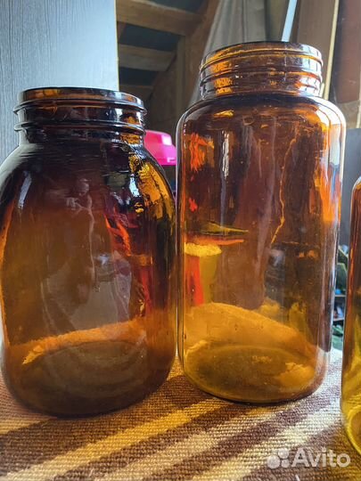 Медицинские банки из темного стекла