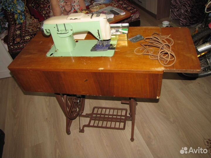 Швейная машина LADA