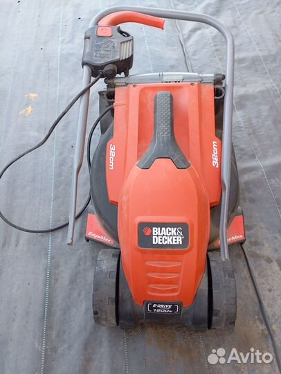 Электрическая газонокосилка black+decker EMax32