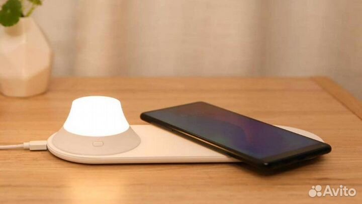 Беспроводное зарядное устройство со светильником