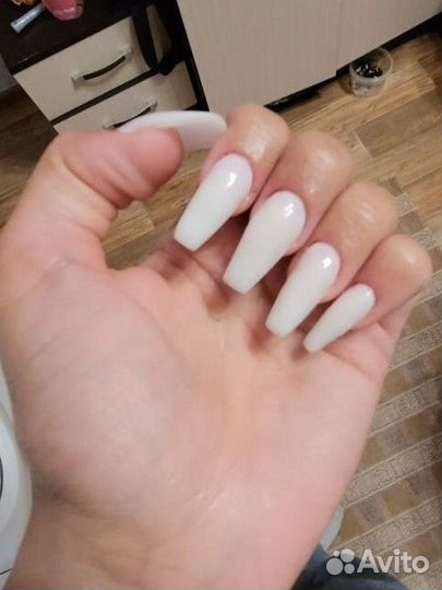 Модель Наращивание ногтей