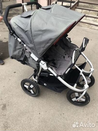 Коляска для двойни bumbleride