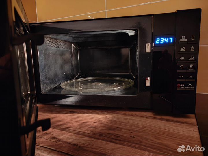 Микроволновая печь Samsung ME88SUB/BW 23 литра