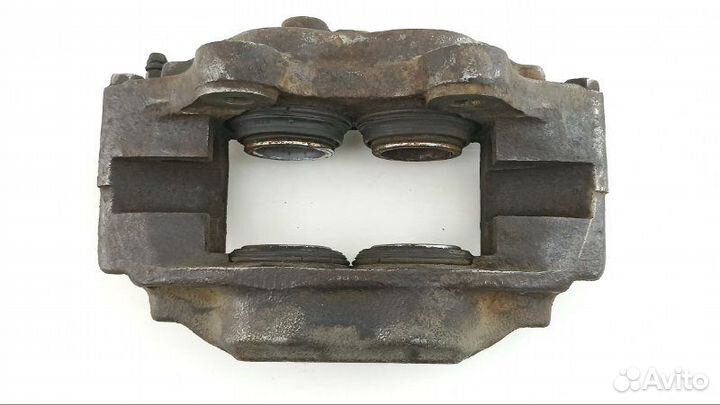 Суппорт передний правый Toyota Hilux LN107 3L 1991