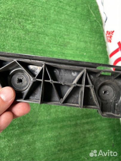 Крепление бампера заднее левое Toyota Corolla