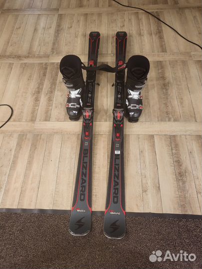 Комплект: лыжные ботинки и лыжи