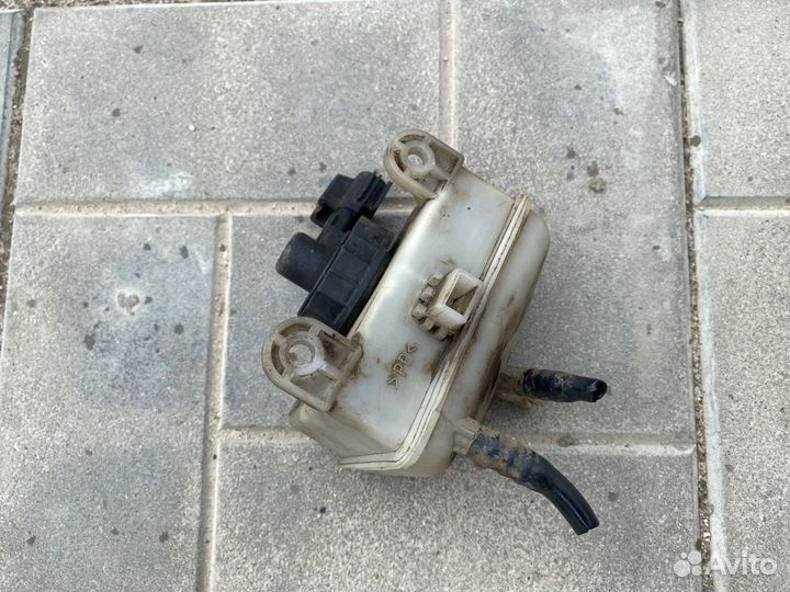 Бачок тормозной жидкости Ford Focus 1 хетчбек 5дв