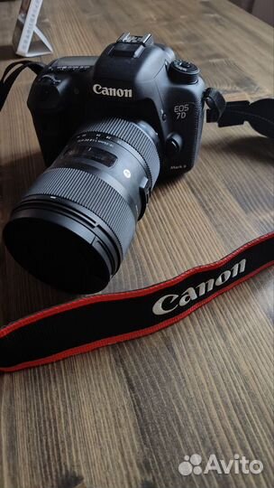 Зеркальный фотоаппарат Canon eos 7D Mark II